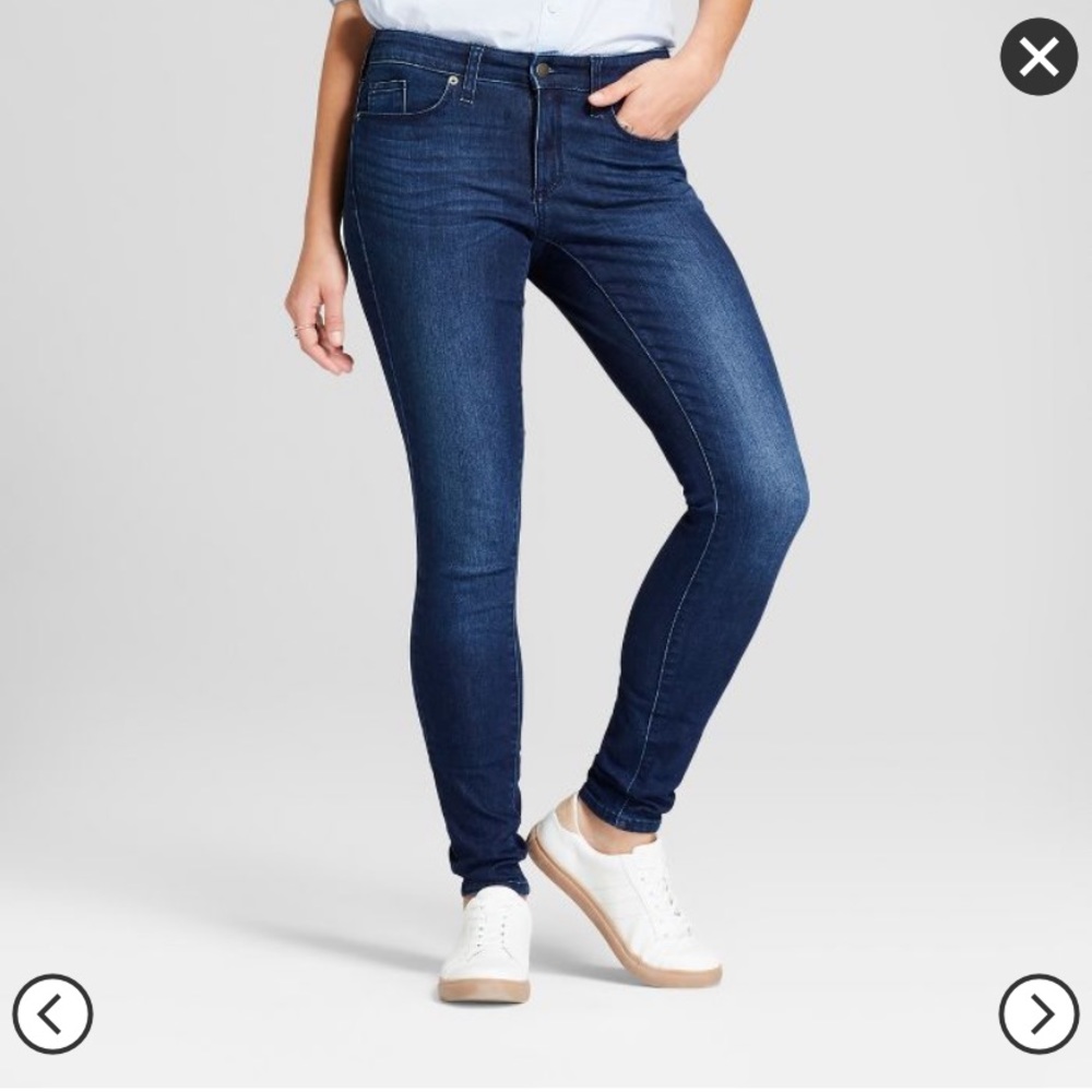 Mid-rise skinny jeans